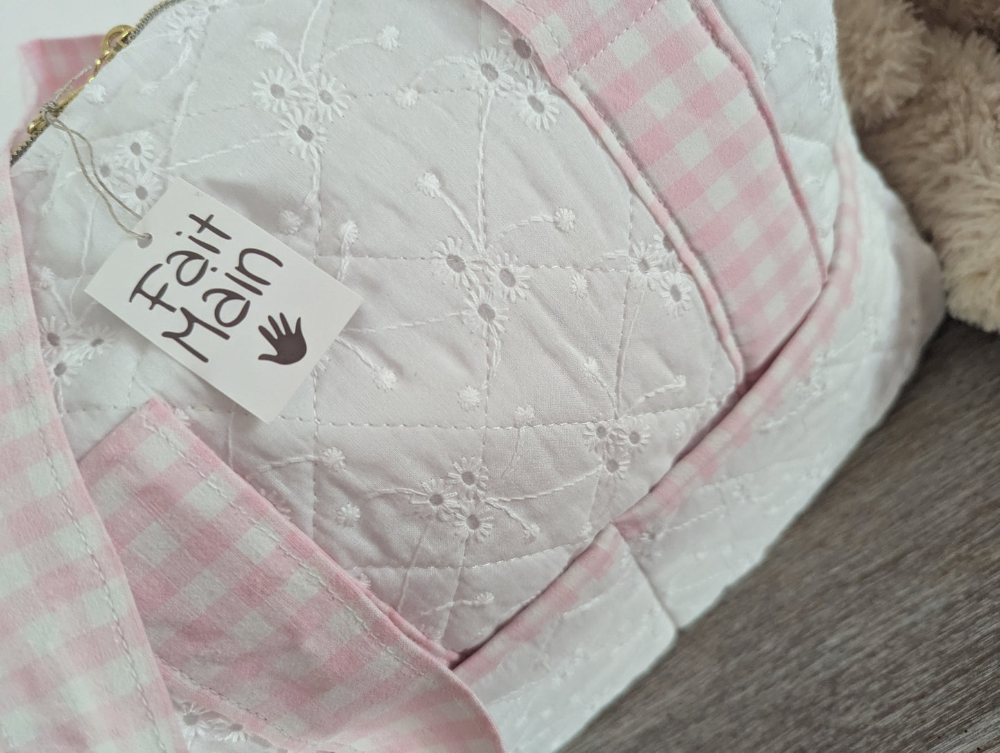 Sac à langer broderie anglaise et vichy rose (upcyclé)