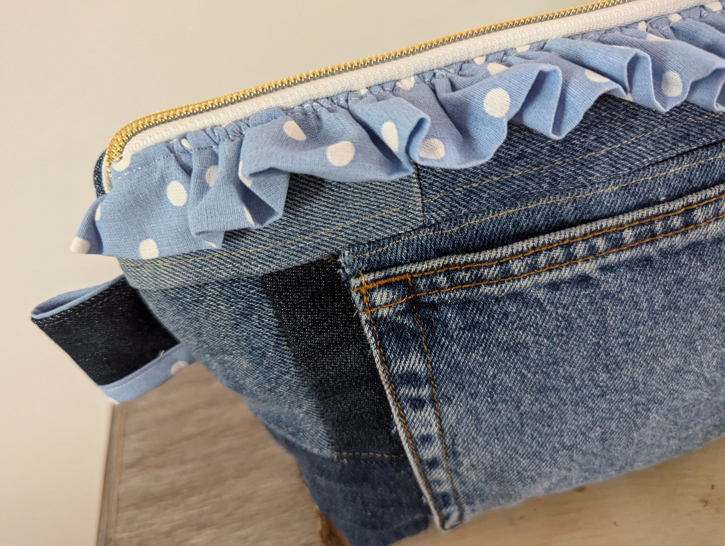 trousse de toilette jeans et tissus pois (upcyclé)