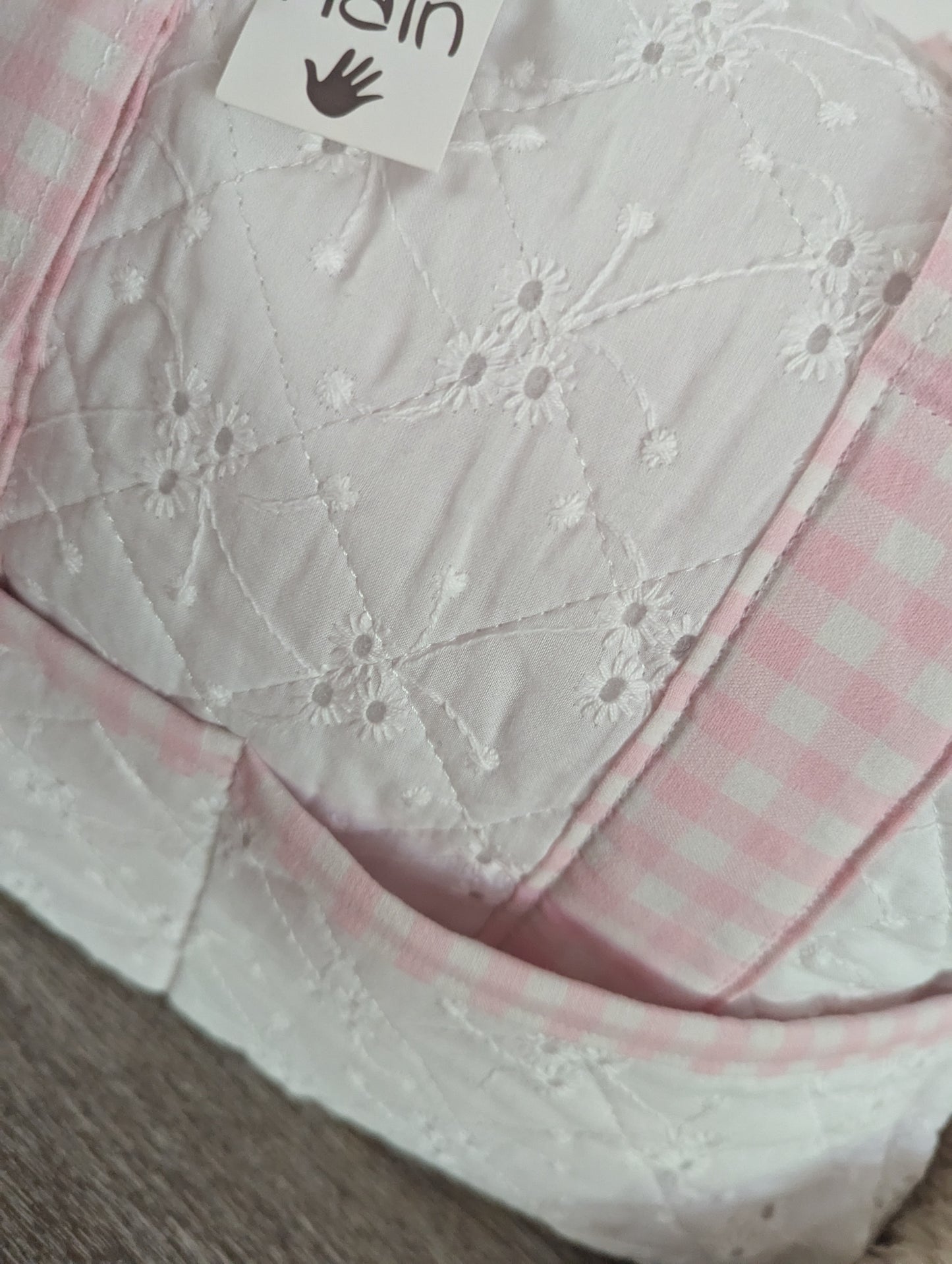 Sac à langer broderie anglaise et vichy rose (upcyclé)