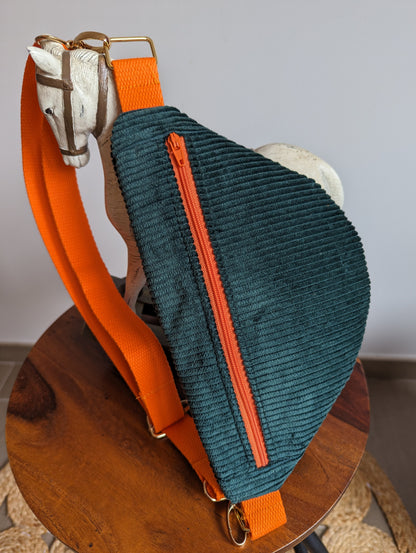 Sac banane  enfant en velours vert upcyclé , bandana orange